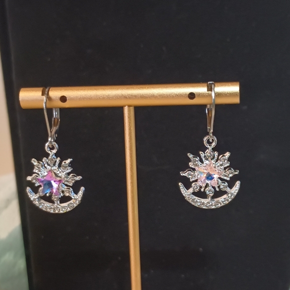 Lovely Rhinestone Charm Earrings So Pretty and Shimmering - Picture 1 of 15